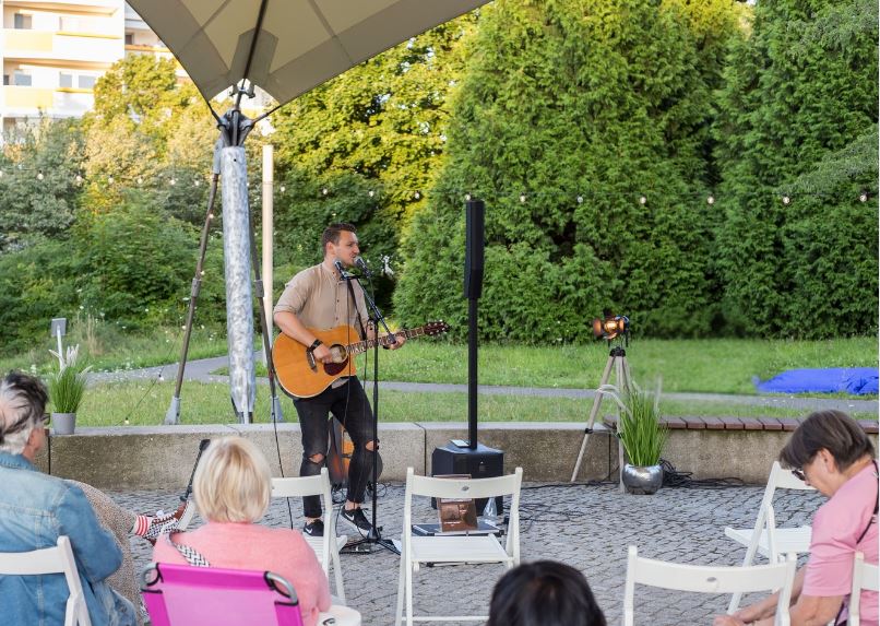 Musik & Wein unter dem Zeltdach