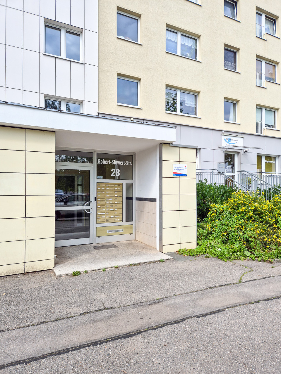 Hauseingang - 3 Zimmer mit tollem Ausblick und riesen Wohnzimmer