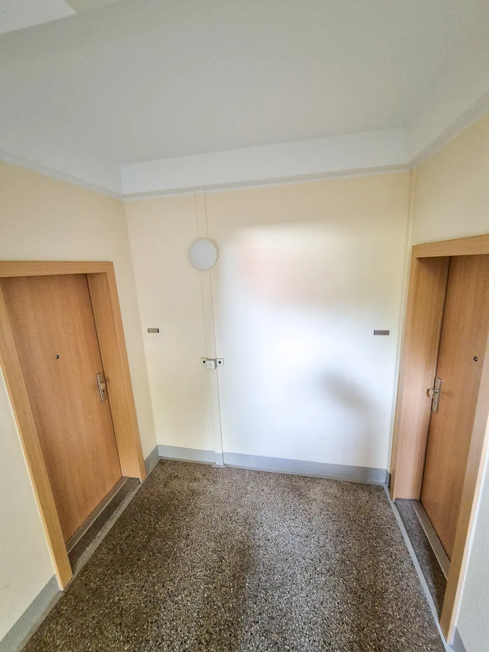 beide Wohnungstüren - Traumhafte Etagenwohnung