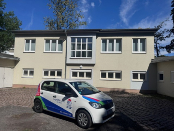 Attention Tradespeople: 50 m² garage + 2 offices + laundry room with showers included, Comeniusstr. 26a, 09120 Chemnitz