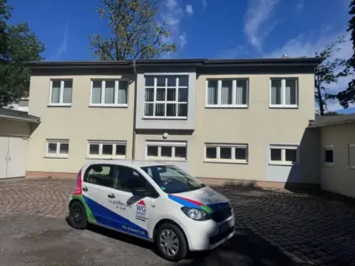 Attention Tradespeople: 50 m² garage + 2 offices + laundry room with showers included, Comeniusstr. 26a, 09120 Chemnitz