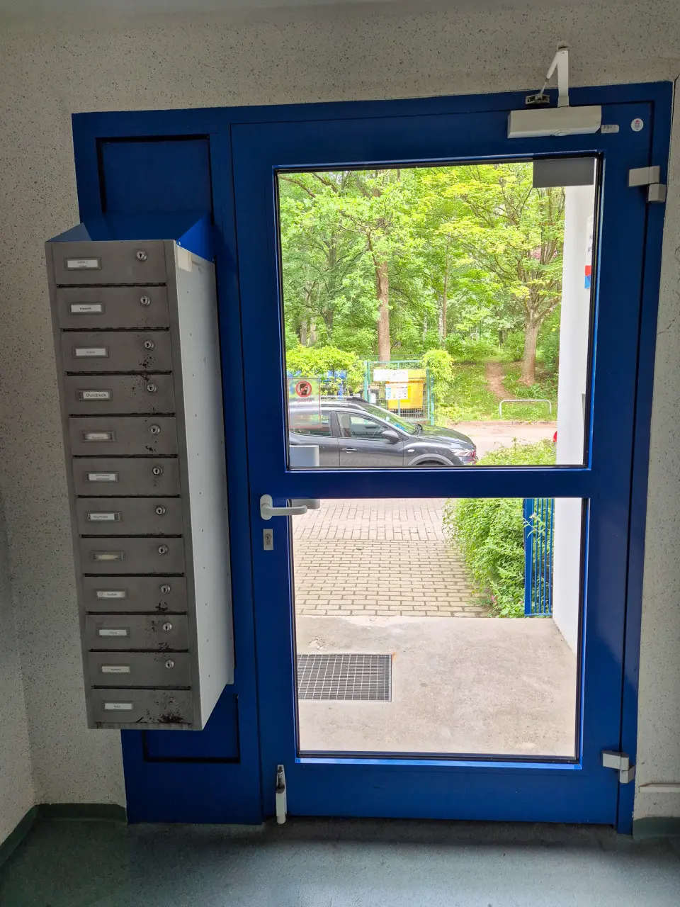 Hauseingang - 3-Raum-Wohnung im grünen Markersdorf