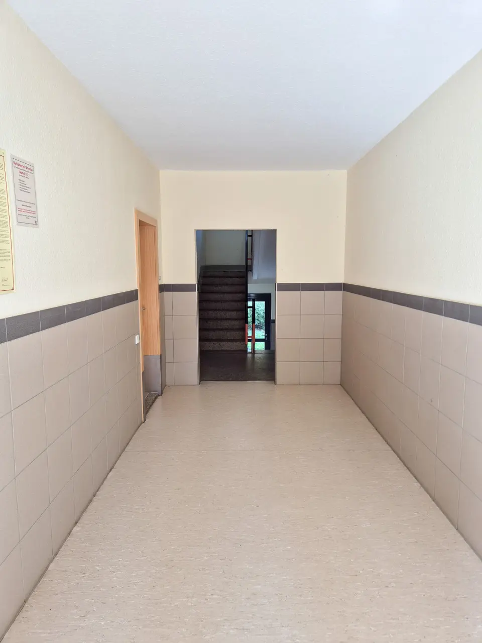 Building Entrance - Brief Description 7010/3/52