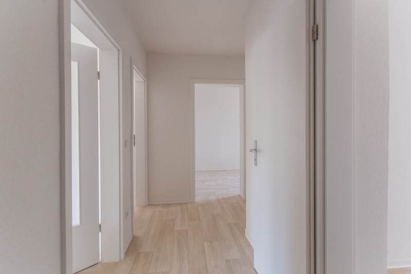 Flur Vergleichswohnung - Erstbezug nach Renovierung – gestalten Sie Ihr neues Bad mit!