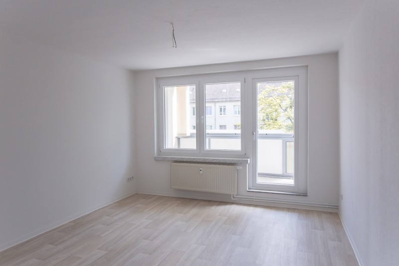 Wohnzimmer Vergleichswohnung - Erstbezug nach Renovierung – gestalten Sie Ihr neues Bad mit!