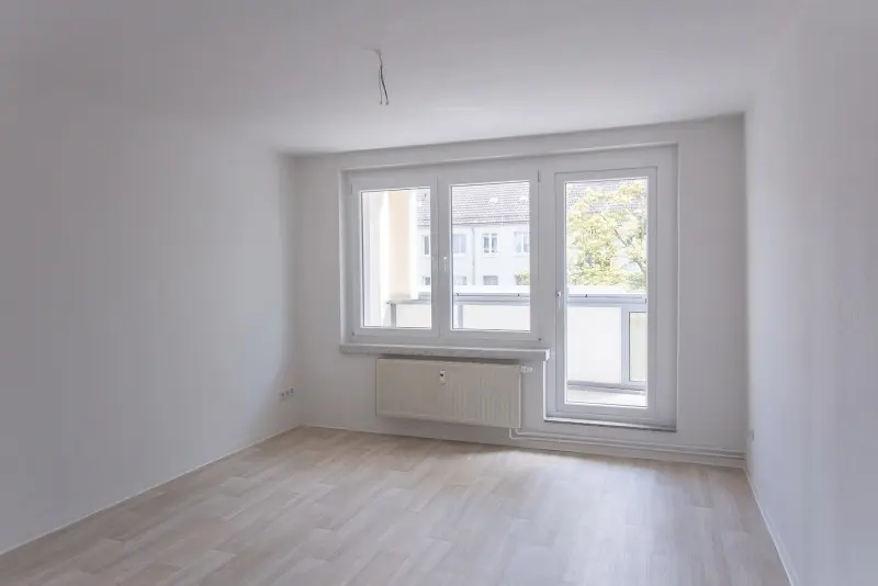 Living room Comparison apartment - first occupancy after renovation - help design your new bathroom!