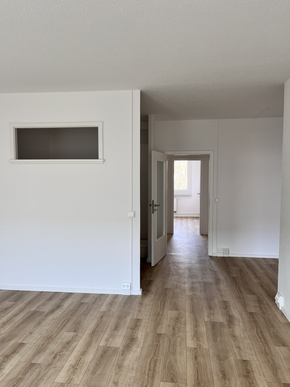 Blick vom Wohnzimmer ins Schlafzimmer - ERSTBEZUG! frisch renovierte 4-Raum-Wohnung wartet auf Sie!