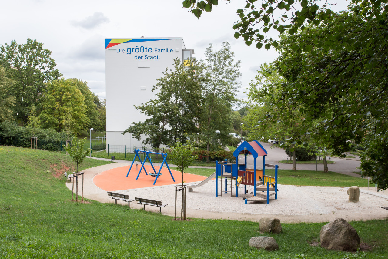 nahegelegener Spielplatz - ERSTBEZUG! frisch renovierte 4-Raum-Wohnung wartet auf Sie!