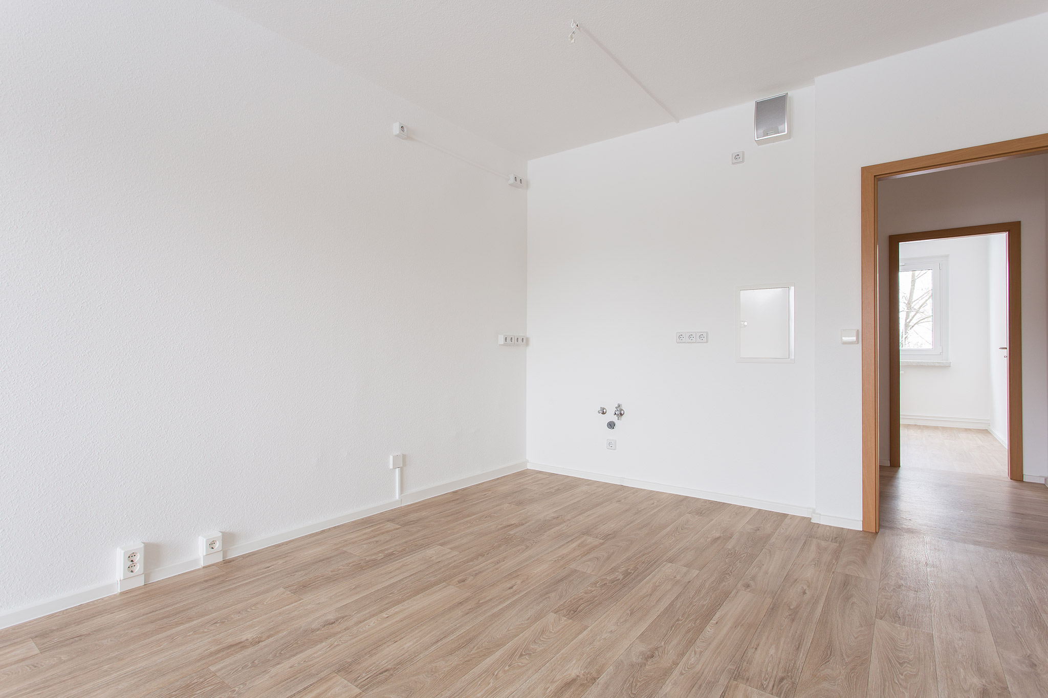 Vergleichswohnung Wohnzimmer - Frisch renoviert – 4-Raum Wohnung in toller Lage