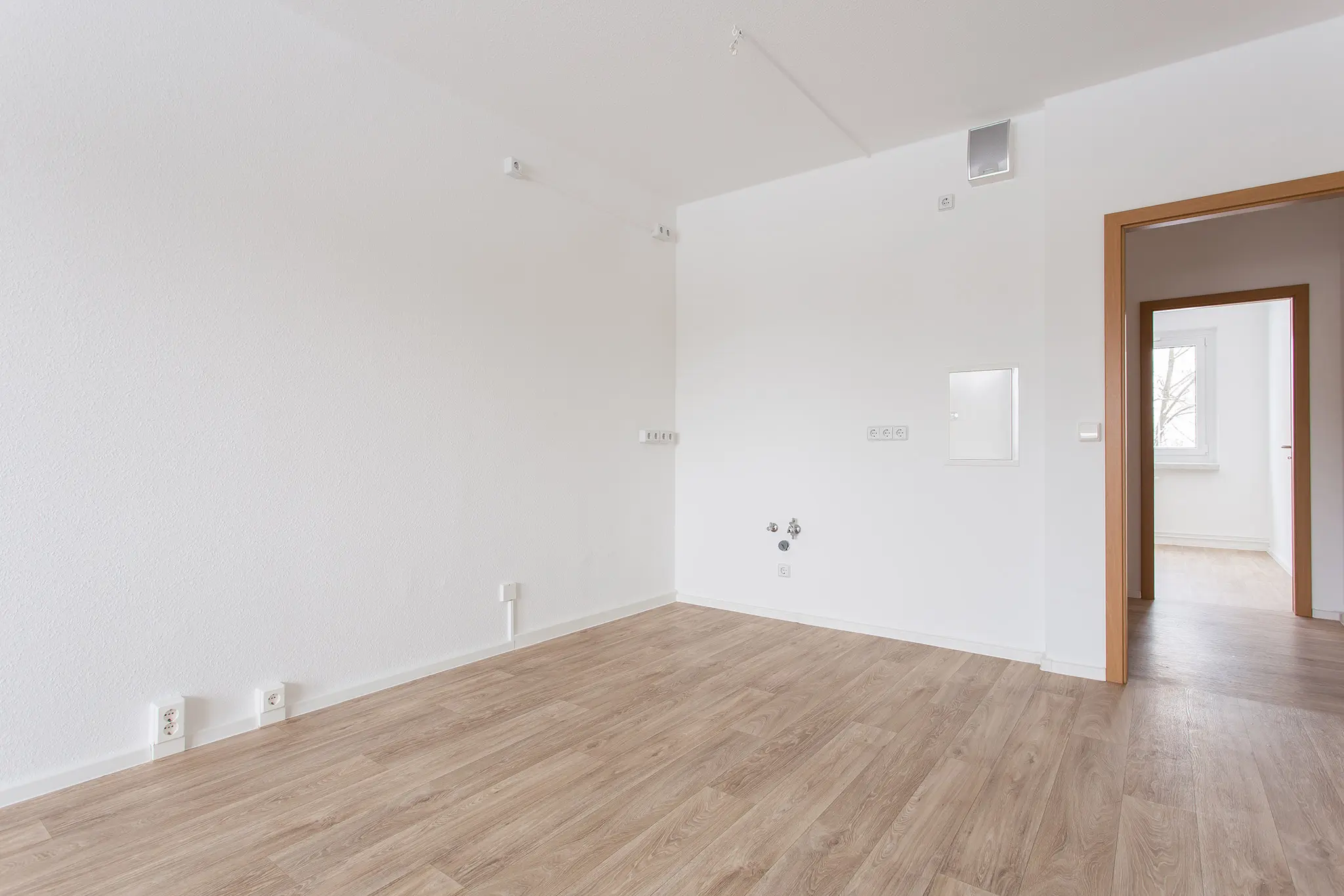 Comparison apartment living room - Freshly renovated - 4-room apartment in a great location