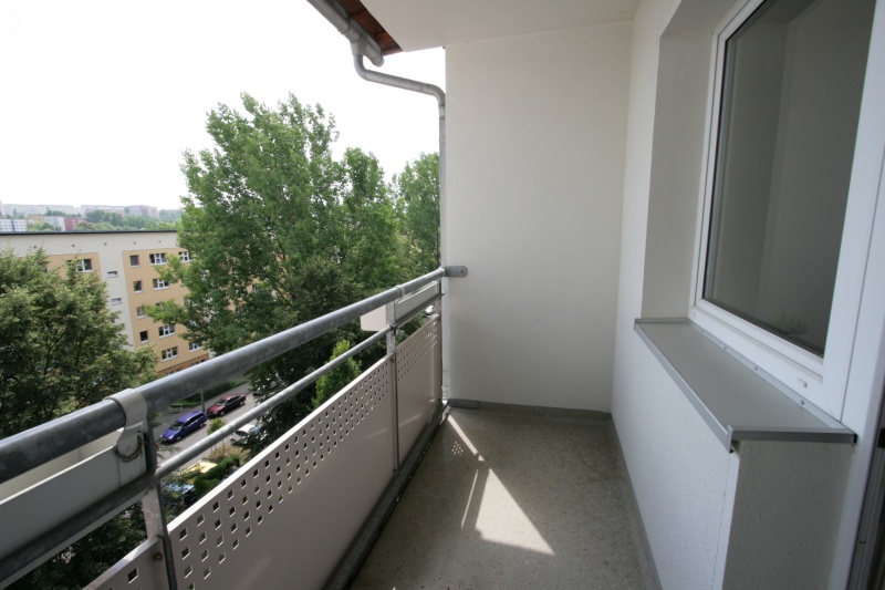 Balkon - WOHNRAUM muss NICHT teuer SEIN – – – Küche mit Fenster – – – 2 Zimmer * Beste Aussichten