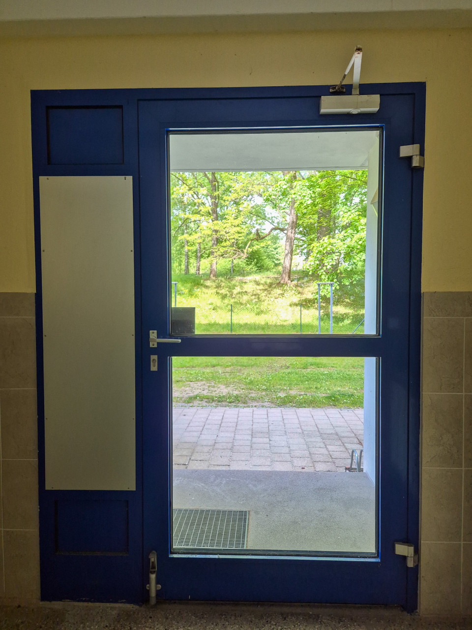 Back Entrance - 2-Room Apartment in a Great Location