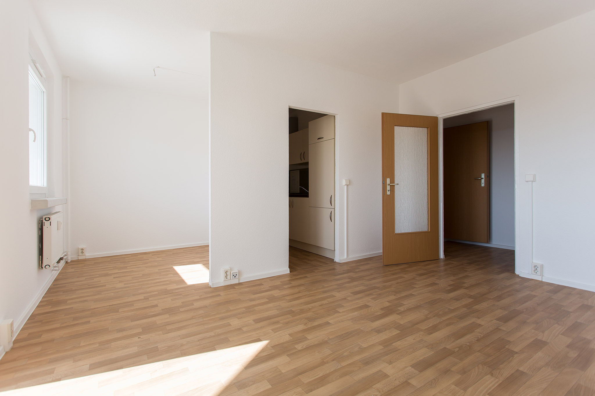 Wohnzimmer - ++ Sofort bezugsfertig ++ 1-Raum Wohnung mit EBK und bodengleicher Dusche