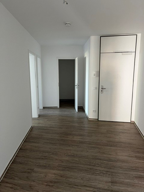 Hallway with a view of the apartment door - # Stylish, comfortable 3-room apartment with top-notch amenities #