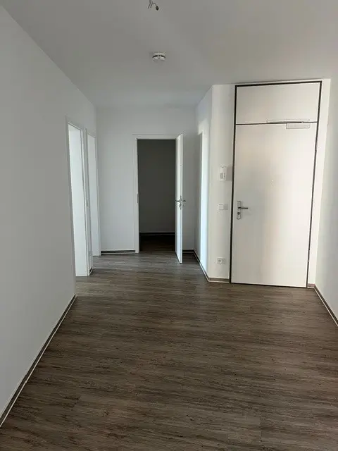 Hallway with a view of the apartment door - # Stylish, comfortable 3-room apartment with top-notch amenities #