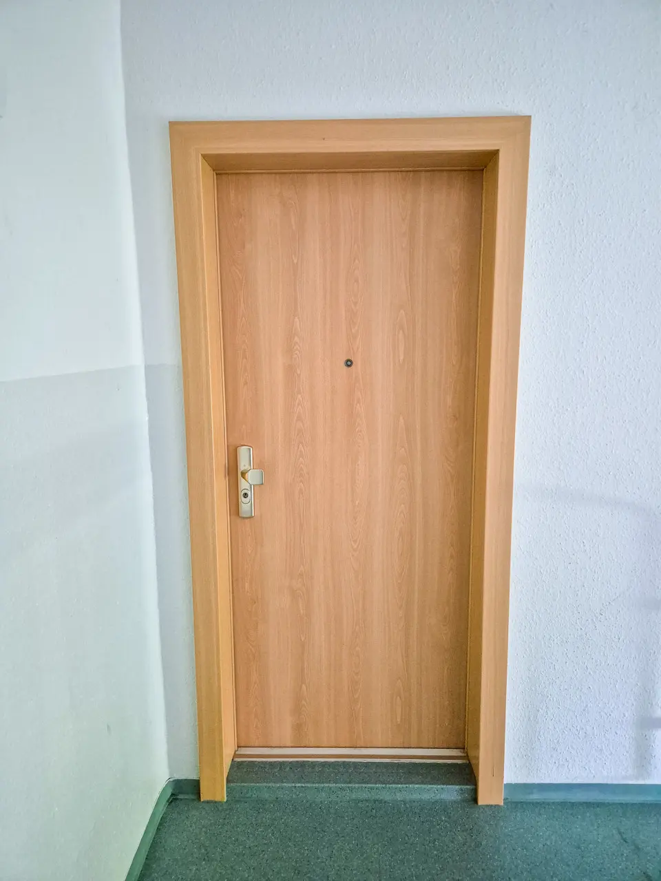 Wohnungstür - ***Wohlfühlgarantie-3-Rum-Whg. mit Balkon und Küche mit Fenster!!**