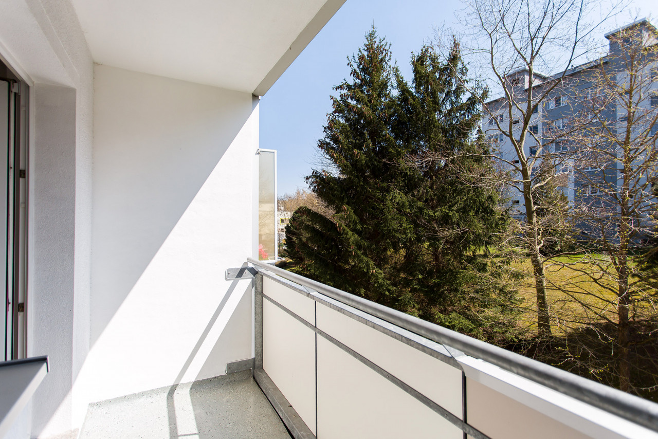 Balkon - 3-Zimmer-Wohnung mit Einbauküche