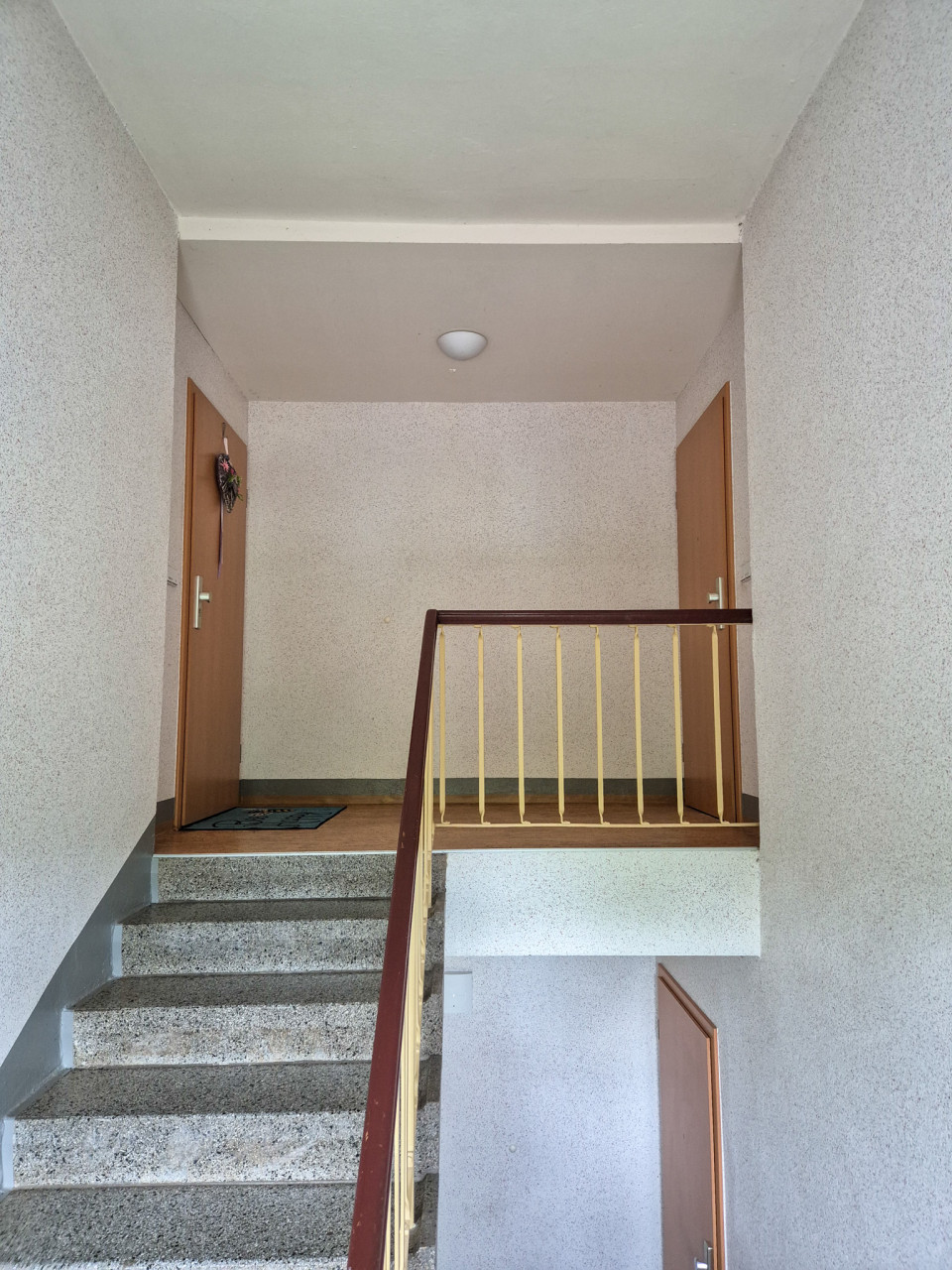 Treppenhaus - 2-Raum-Whg. in der grünen Siedlung Eisenweg