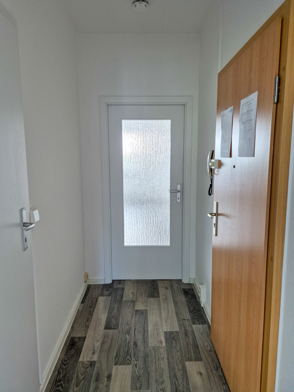 Hallway - 3 rooms and a modern built-in kitchen