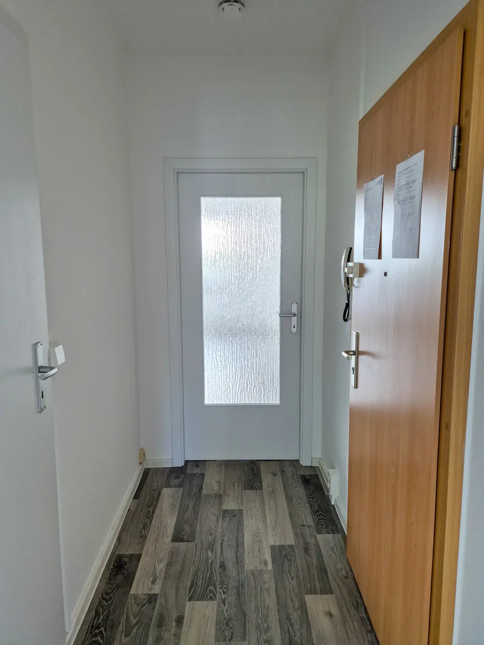 Flur - 3 Zimmer und moderne Einbauküche