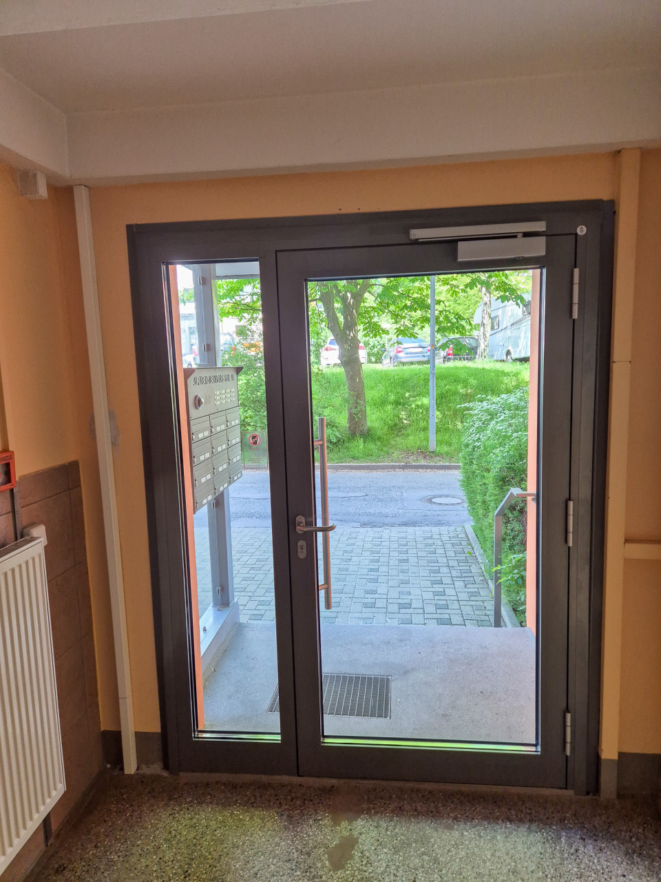 House entrance - renovated 3-room apartment in beautiful Markersdorf-Süd