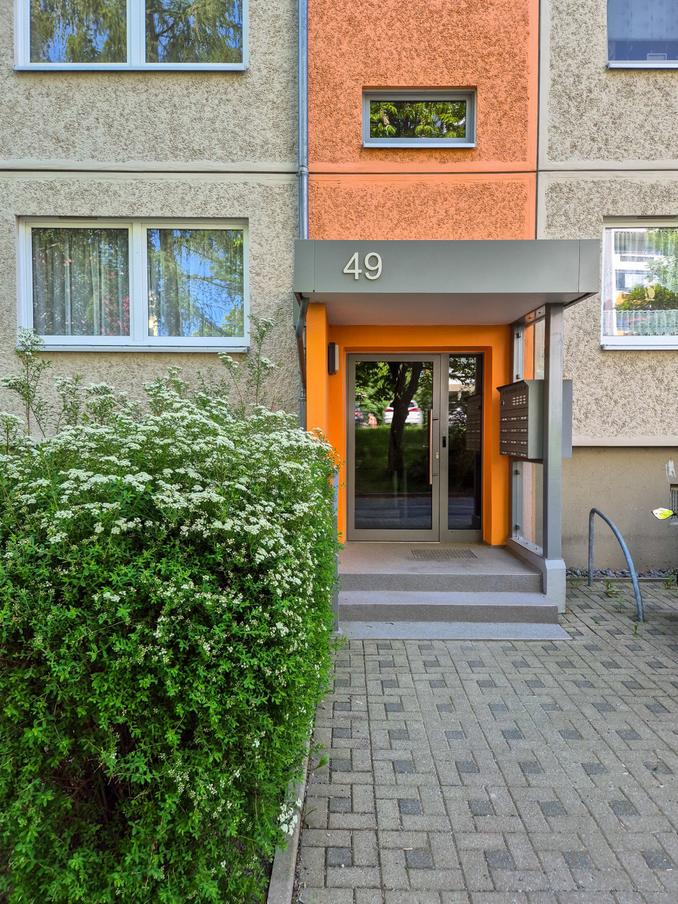 House entrance - renovated 3-room apartment in beautiful Markersdorf-Süd