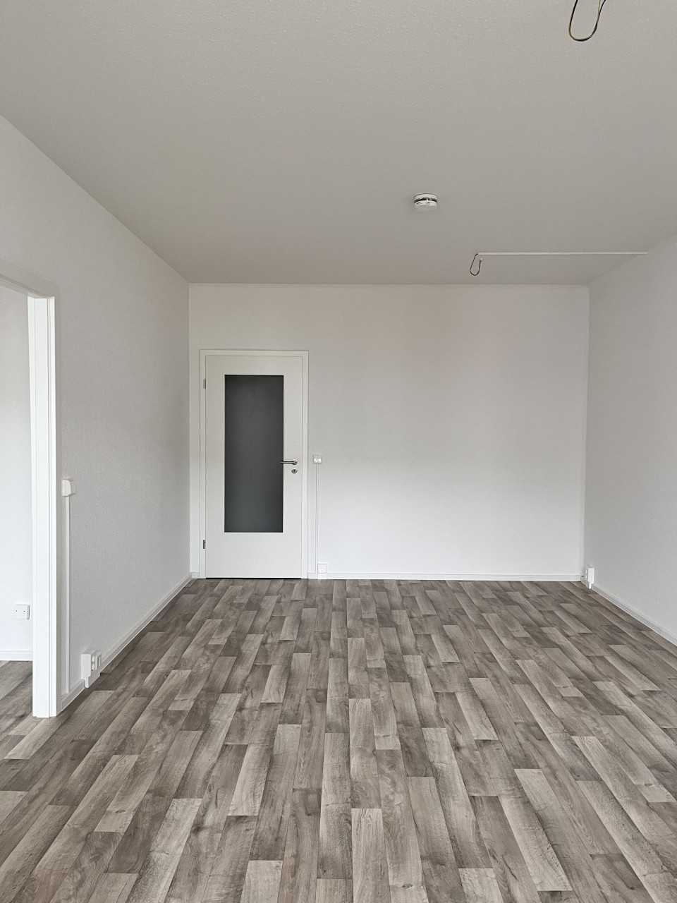 Wohnzimmer - ERSTBEZUG! renovierte 2-Raum-Wohnung wartet auf Sie!