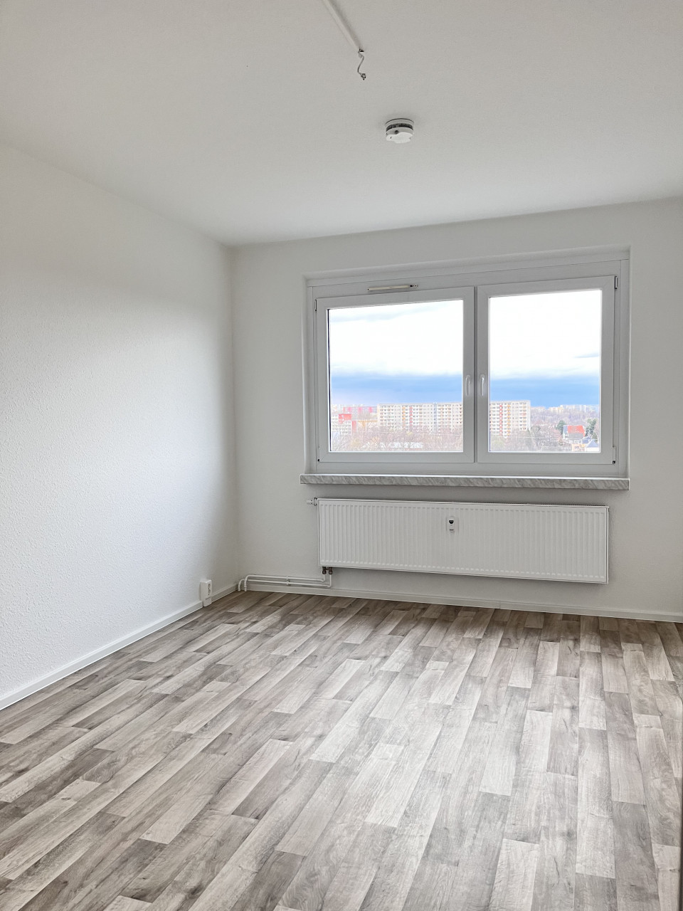 Schlafzimmer - ERSTBEZUG! renovierte 2-Raum-Wohnung wartet auf Sie!