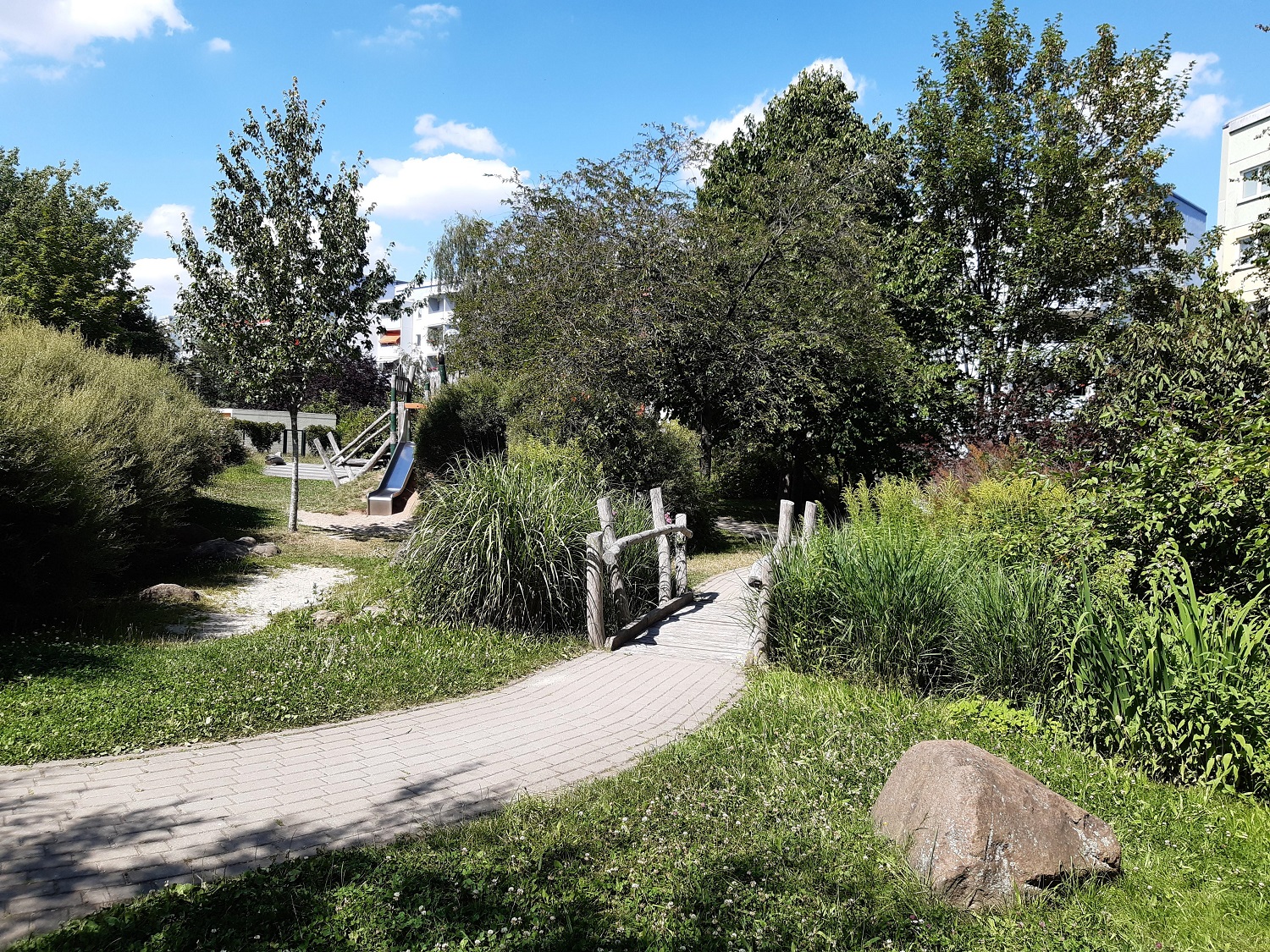 Spielplatz - 3-Raum Wohnung im grünen Hutholz