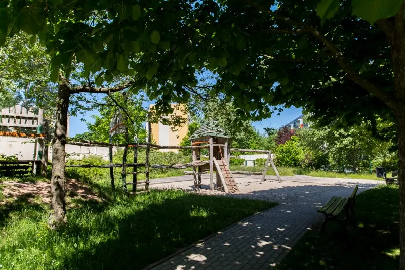 Spielplatz Rabenholz - Familienfreundliches Wohnen mit Kinderrabatt