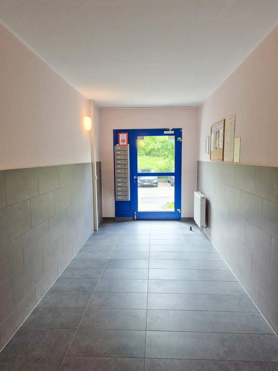 Building Entrance - Comfortable Living in a Prime Location