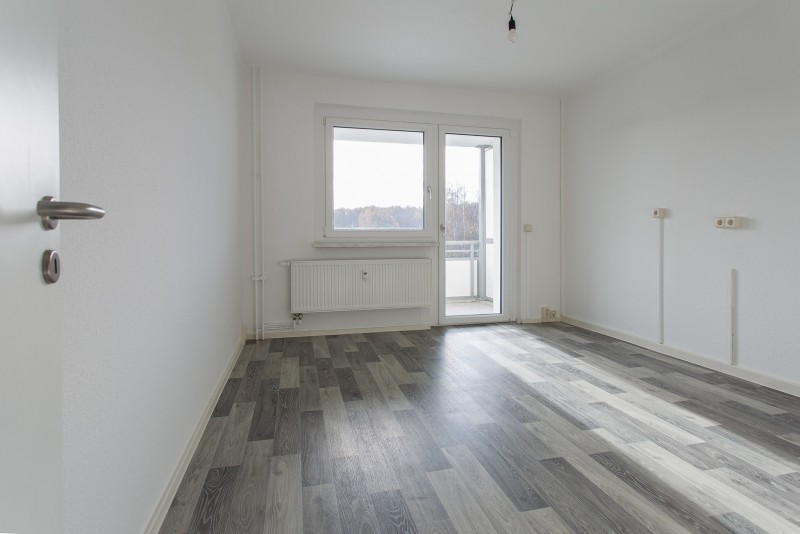 Küche mit Balkon - Familienfreundliche 4-Raum-Wohnung mit 2 Bädern und viel Abstellfläche