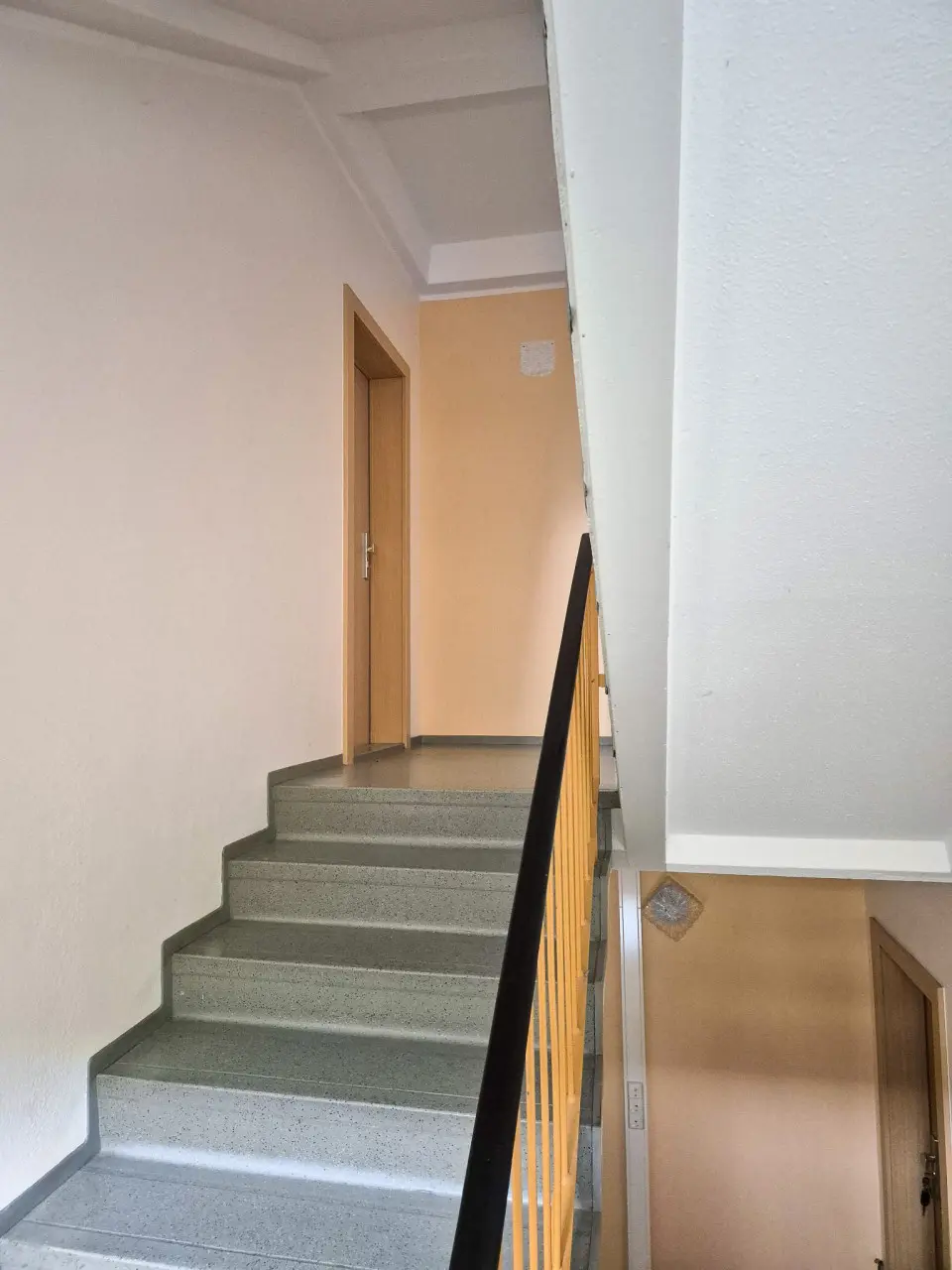 Stairwell - 2-room apartment with a large living room