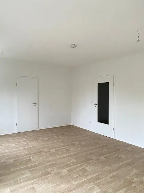 Wohnzimmer - Alles neu -schau mal rein! Perfekte 2-Raumwhg. mit brandneuem Badezimmer!