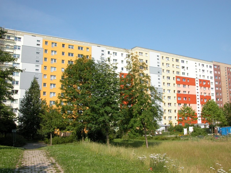 Gebäudeansicht mit Innenhof - Diese Wohnung ist besonders: Grundriss, Ausblick und ein toller Balkon