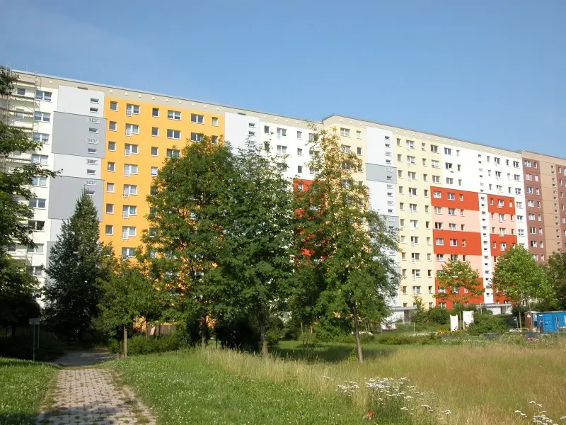 Building view with inner courtyard - This apartment is special: floor plan, view and a great balcony