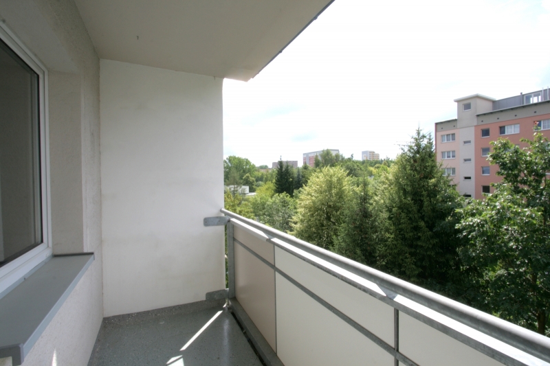 Balkonblick - Familien aufgepasst! Großzügige und günstige 4-Raum-Whg. in Markersdorf!