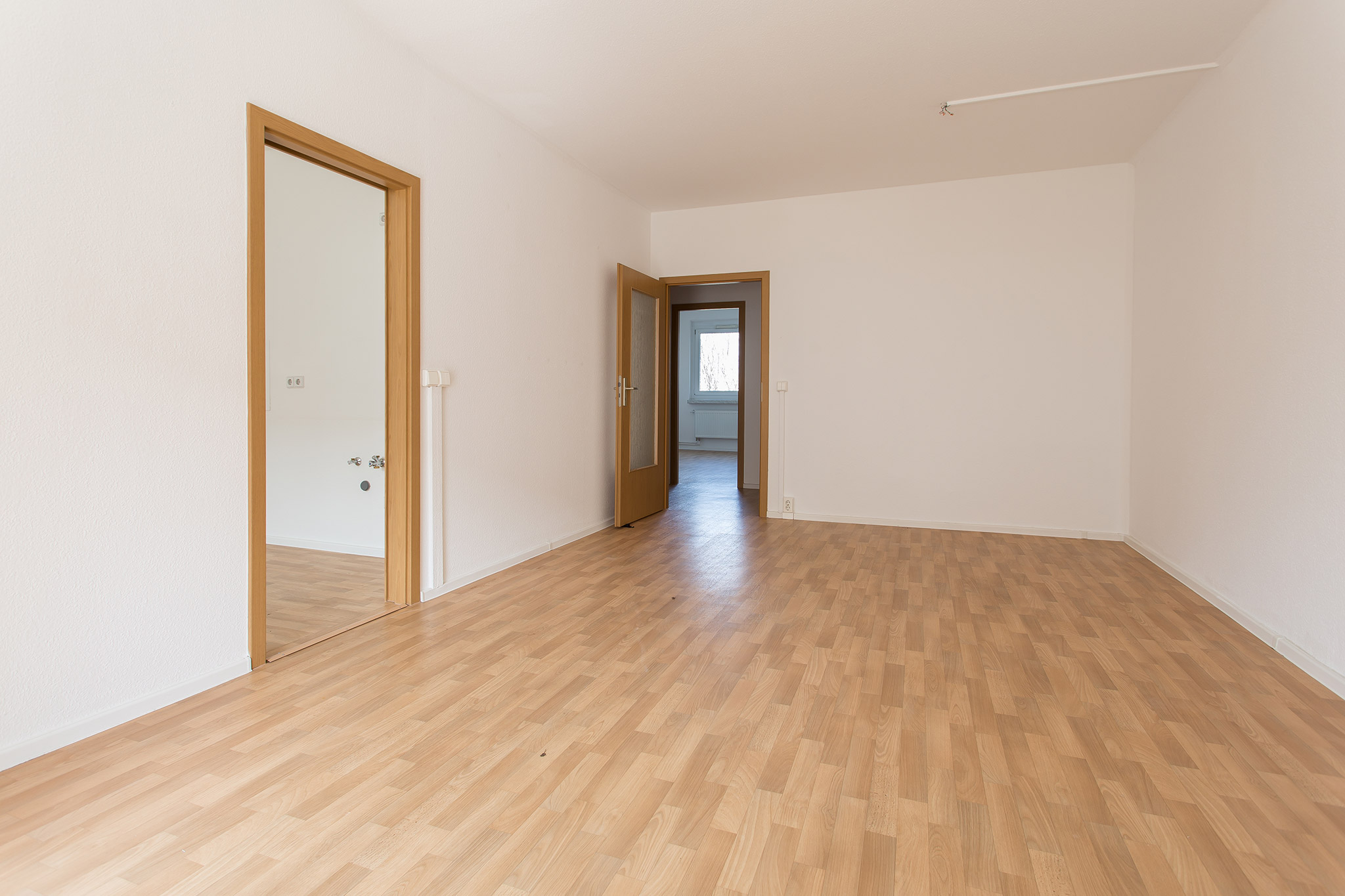 Wohnzimmer - !! Aufgepasst !! 2-Raum-Whg. mit Küche mit Fenster + Balkon