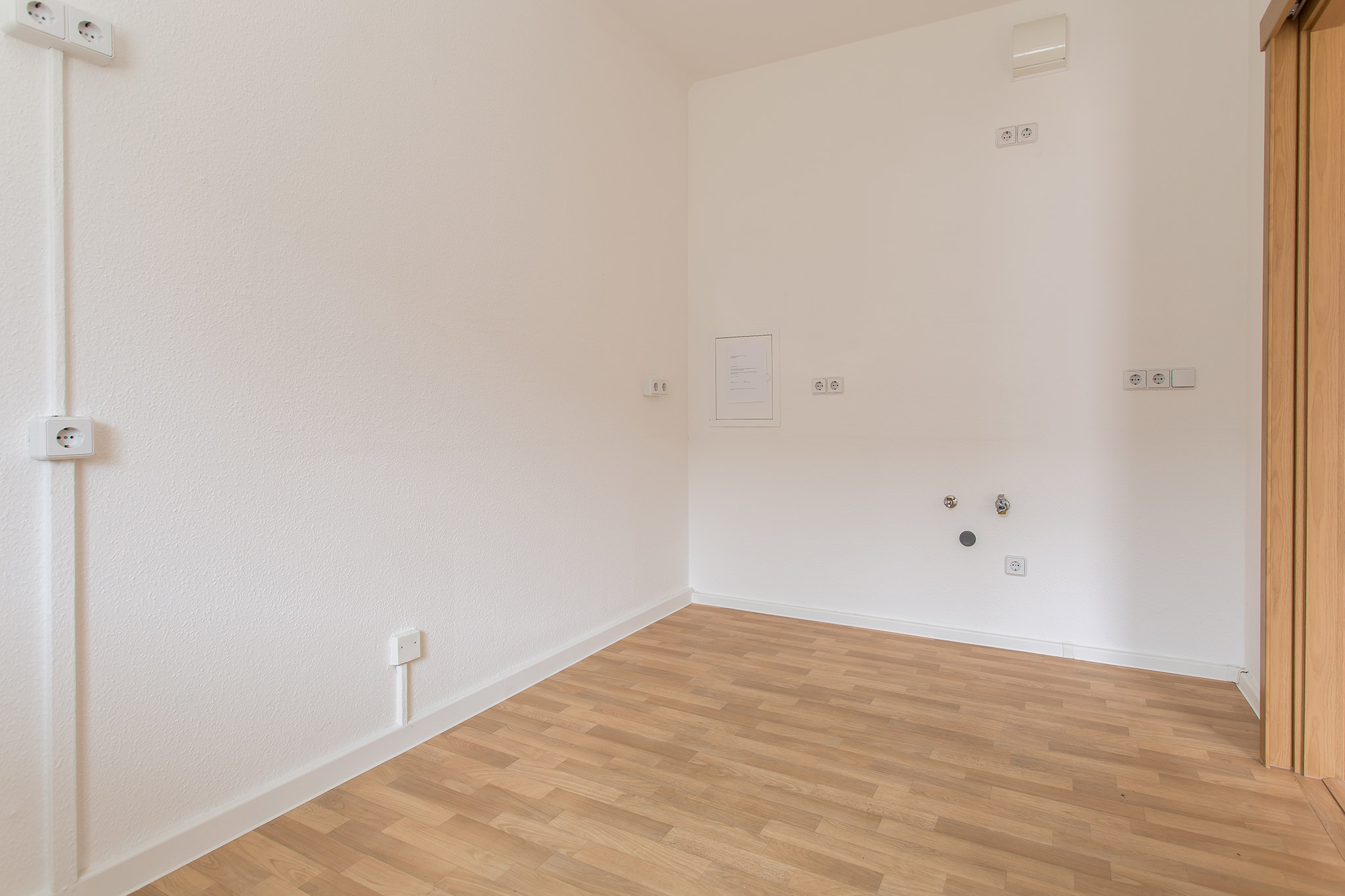 Küche - !! Aufgepasst !! 2-Raum-Whg. mit Küche mit Fenster + Balkon