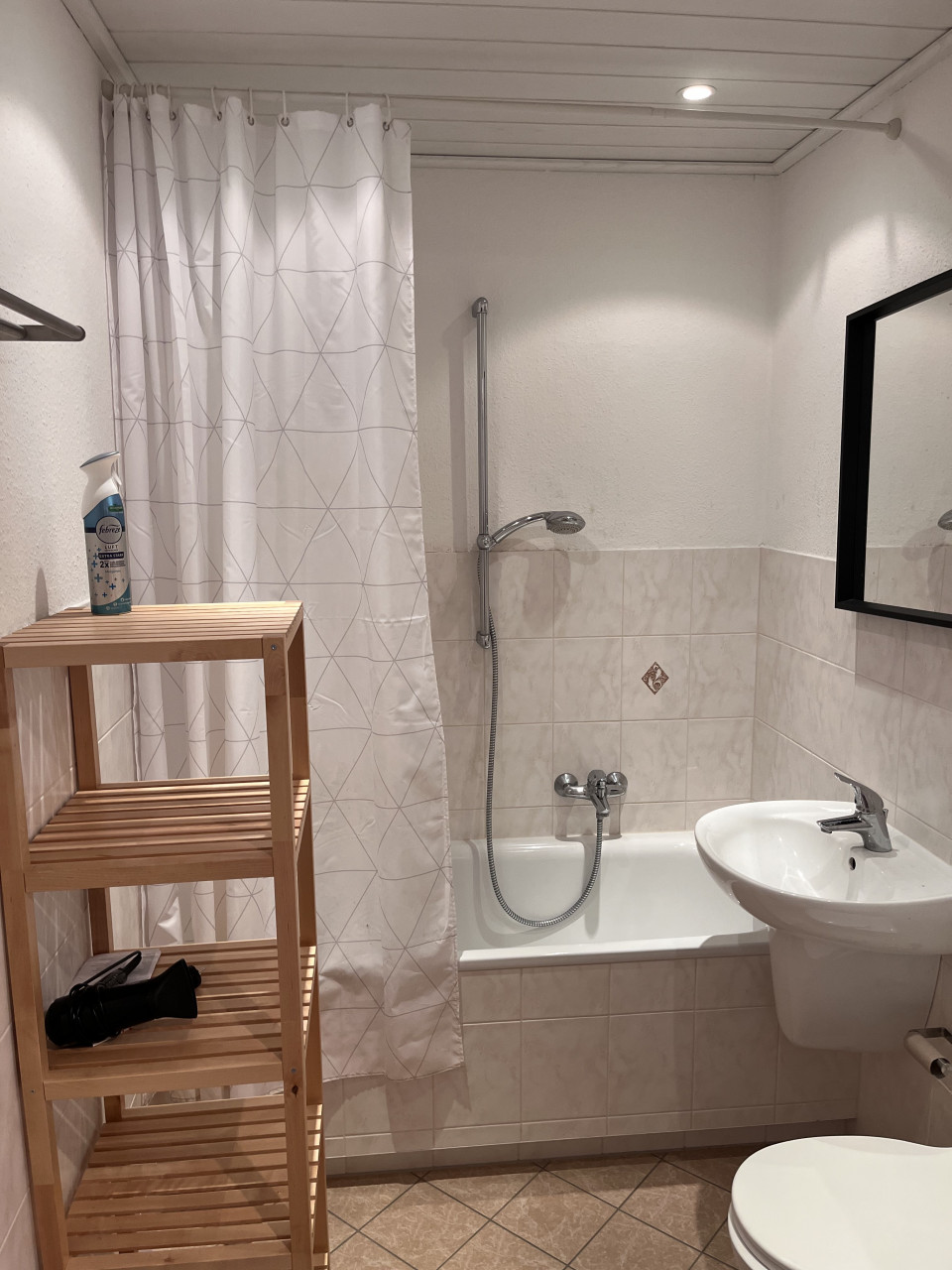 Bathroom - Furnished apartment - perfect for commuters or students