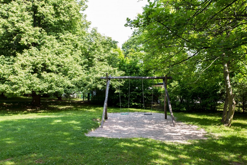 Park with playground in front of the house - Family apartment with 5 % child discount per child