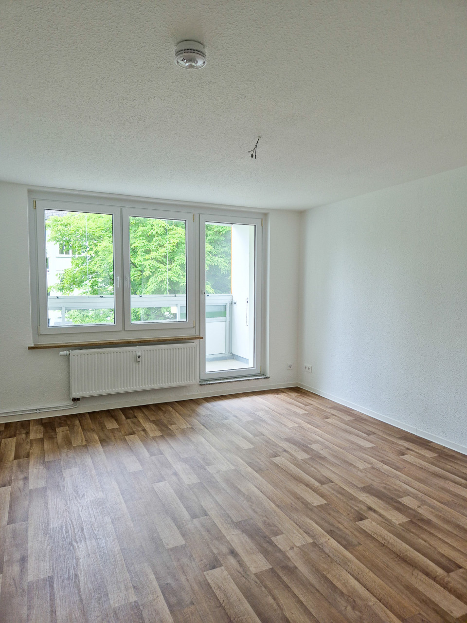 Detailansicht - 3 Zimmer + ruhige Lage + Zugang zur eigene Terrasse + Dusche bodengl.