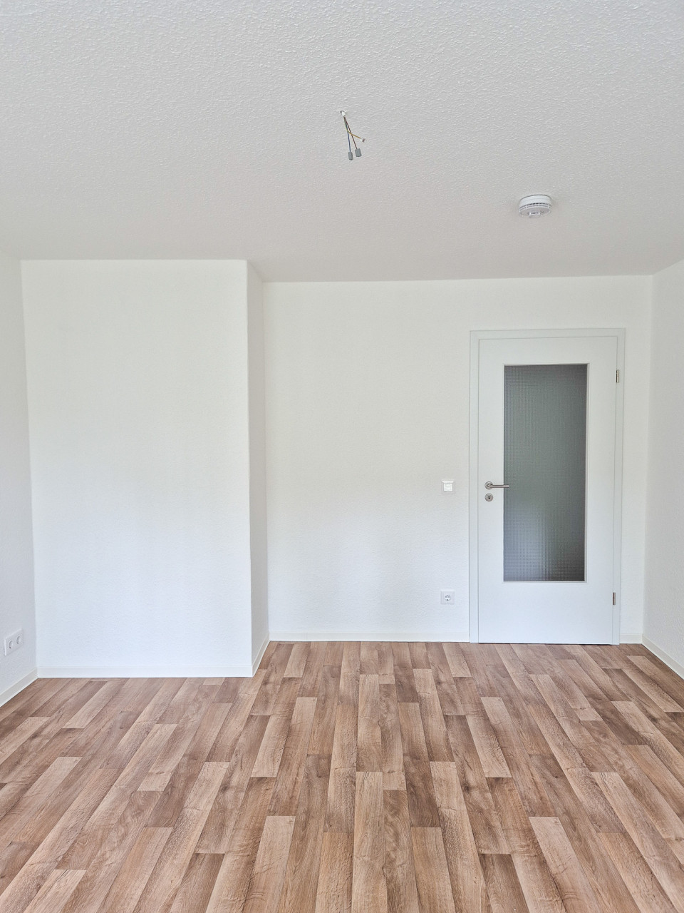 Detailansicht - 3 Zimmer + ruhige Lage + Zugang zur eigene Terrasse + Dusche bodengl.