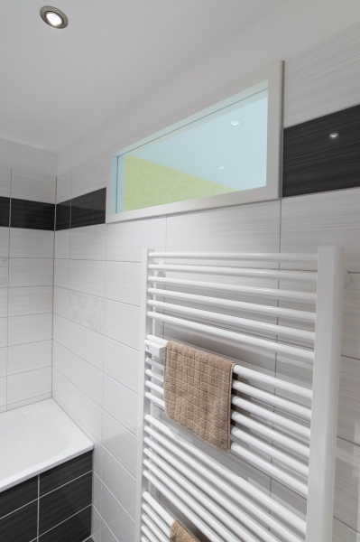 Einbauküche, modernes Bad, Gästetoilette, schöner Balkon - Photo 3