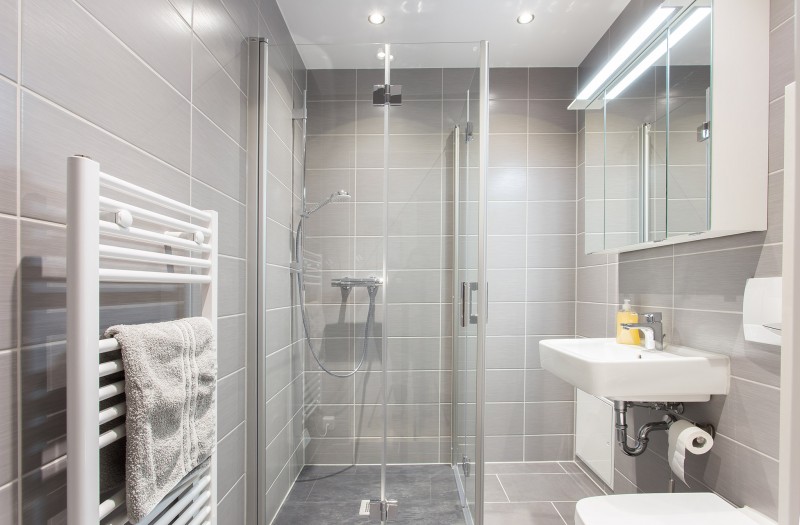 Bad mit Dusche - Businesswohnen in Chemnitz – wohlfühlen wie Zuhause!