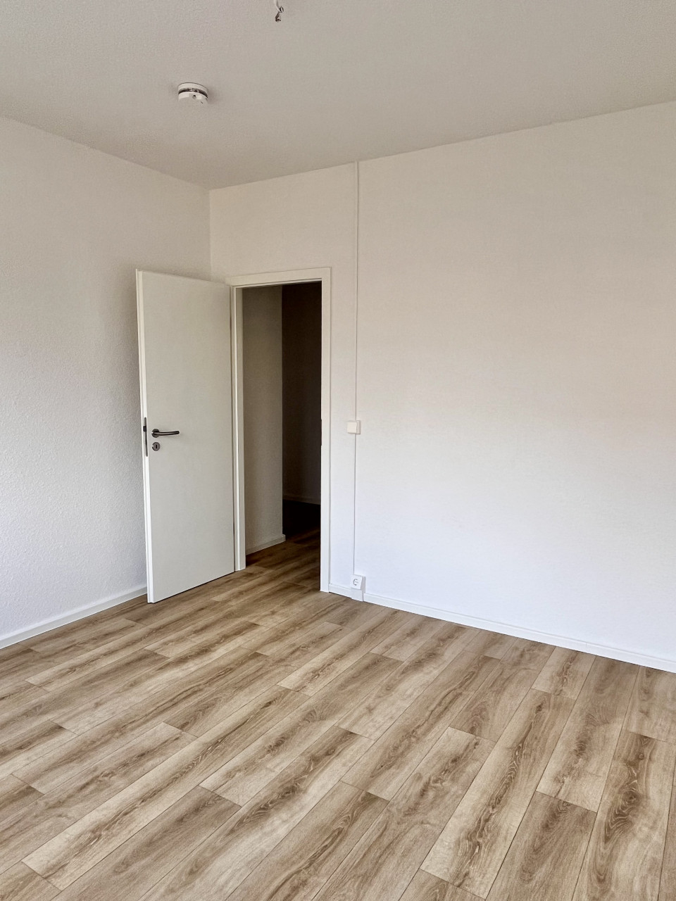Schlafzimmer - Seien Sie die Ersten! Erstbezug nach Sanierung! Wohnen in Markersdorf!