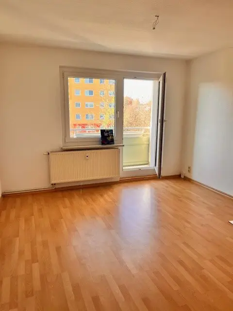 Wohnzimmer - !!4-Raumwohnung unterm Dach, bezugsfertig!!