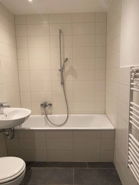 Badezimmer - SO wohnt nicht jeder! – 3-Raum-Whg. mit schönem Grundriss in Markersdorf!