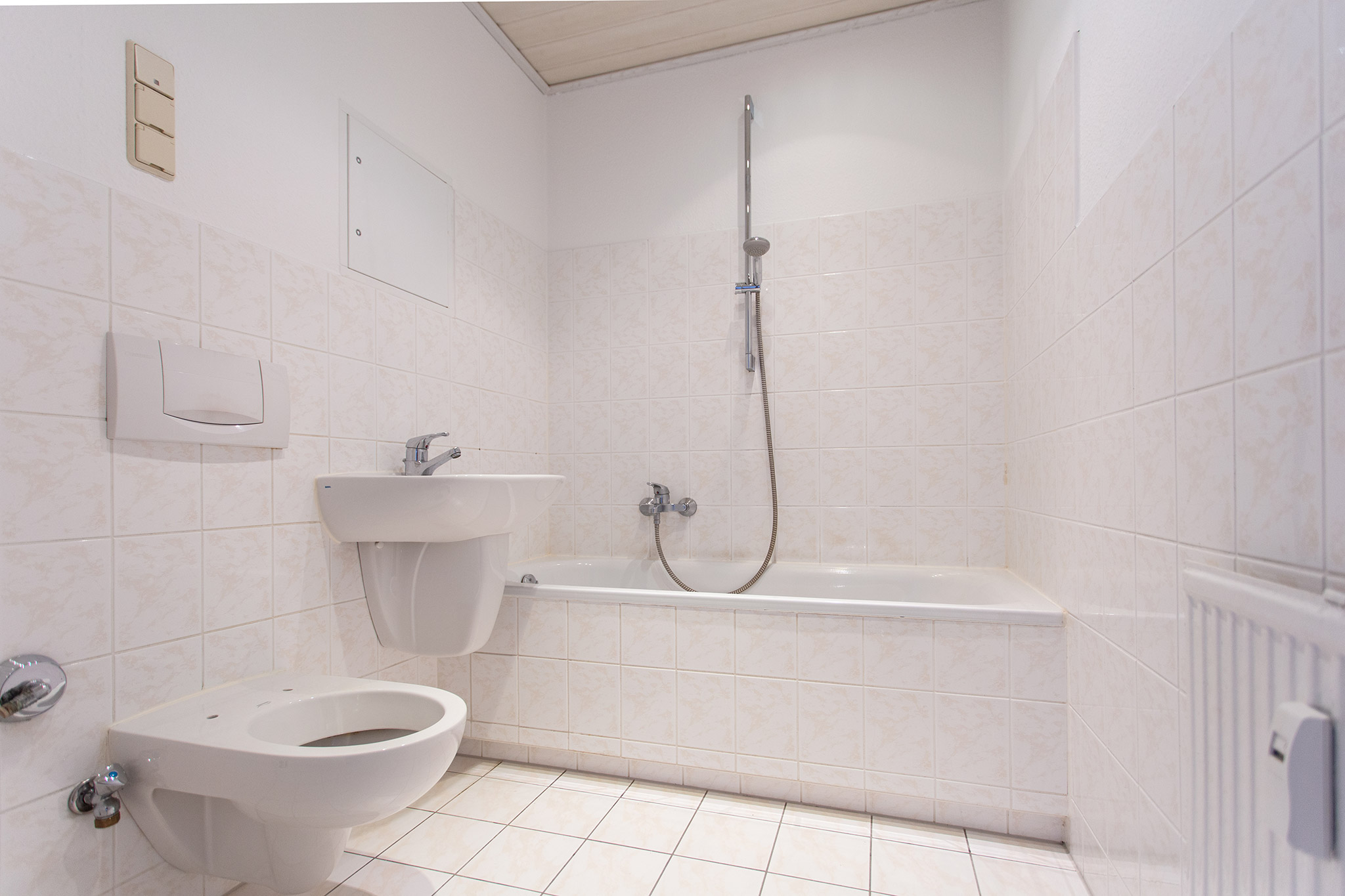 Bad - *HELL *FREUNDLICH *BEZAHLBAR