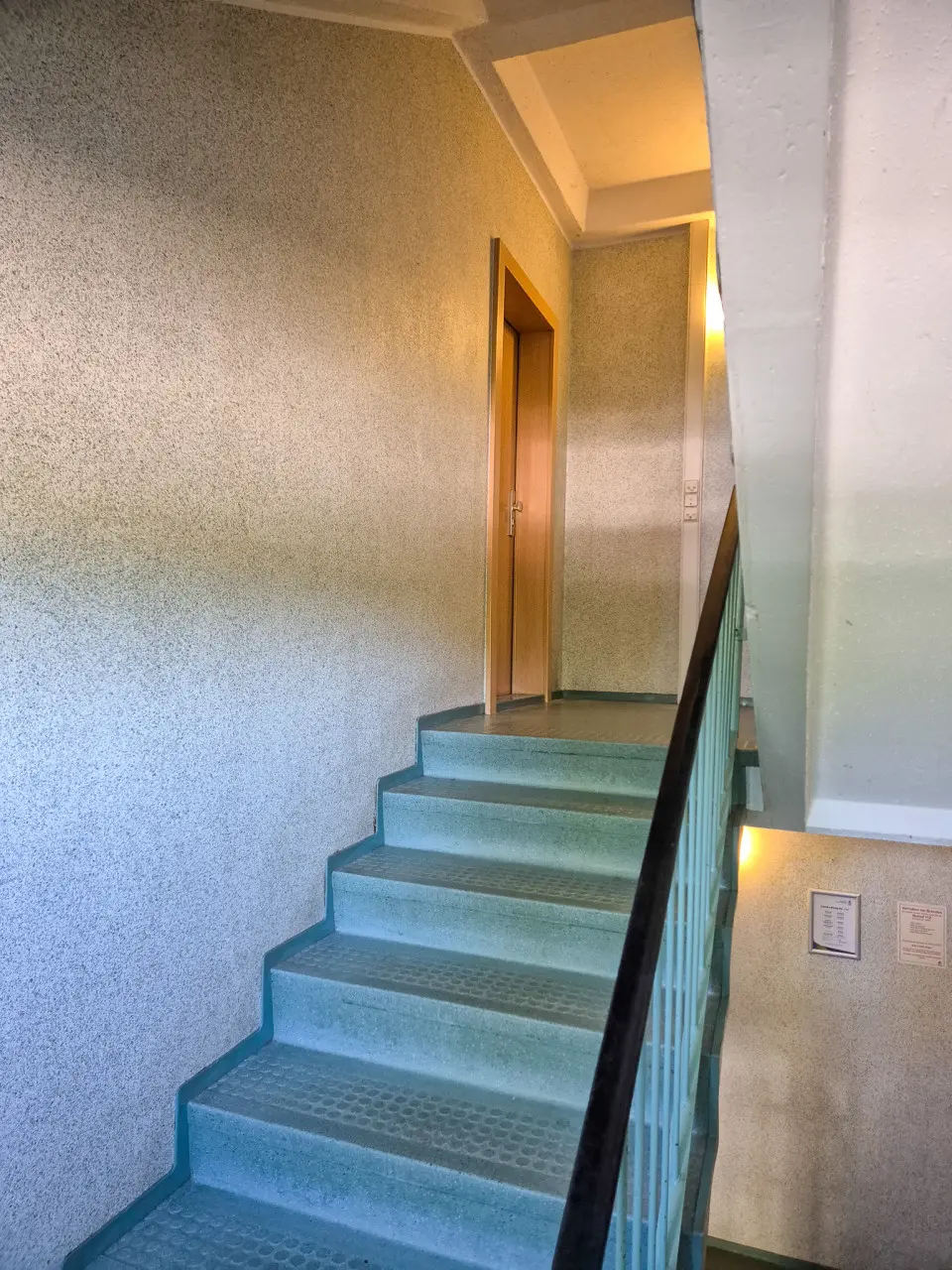 Stairwell - New flooring, freshly wallpapered walls – First-time occupancy after renovation * 3 rooms in Markersdorf Nord